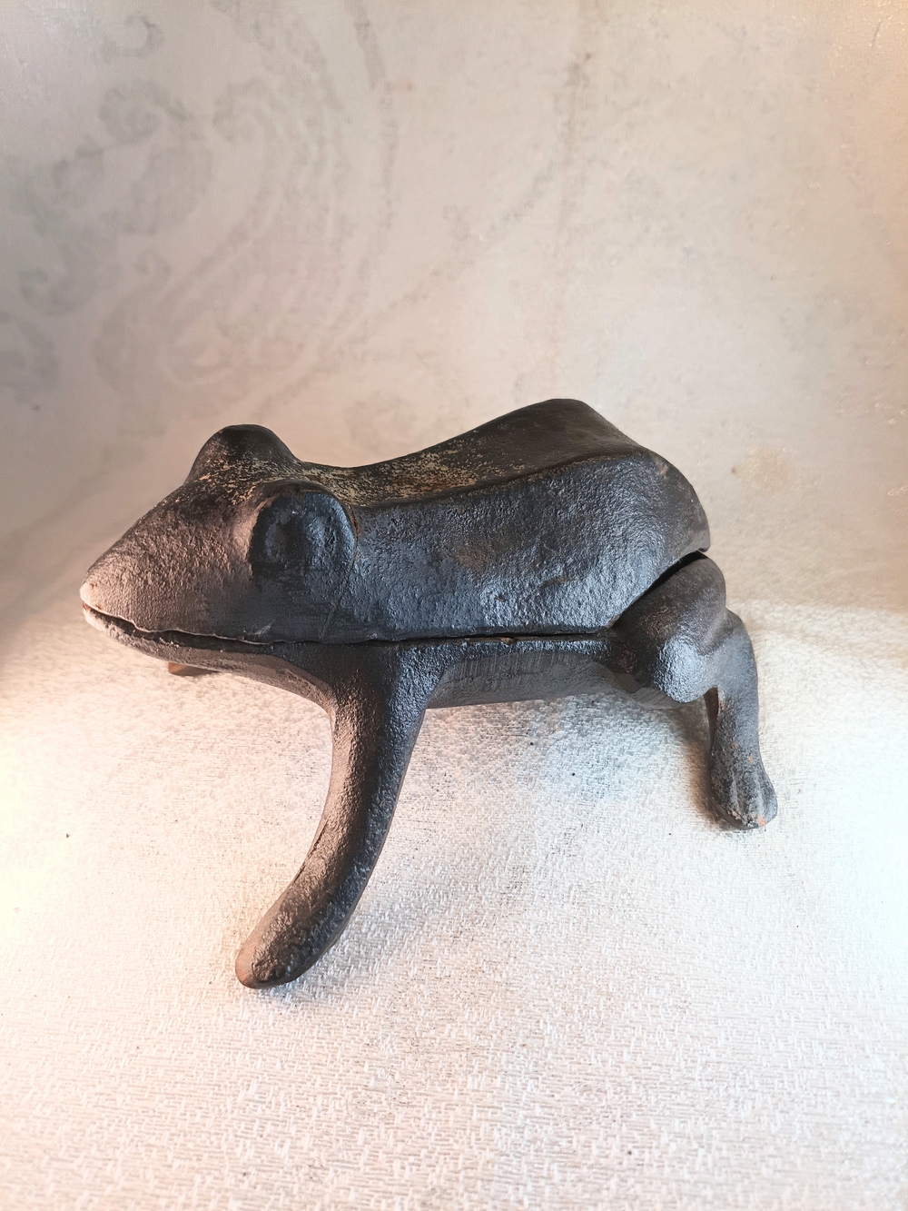 Black Frog Hide-a-key